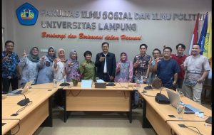 Read more about the article Ketua APSSI Dr. Harmona Daulay, MSi. Hadir dalam Rapat Persiapan Loknas dan ICIIS di FISIP Unila