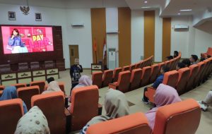 Read more about the article FISIP Unila Lakukan Nobar di Kalangan Administratif Staff dan Tim Kebersihan