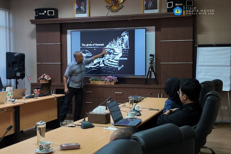 You are currently viewing Workshop “Applied Mixed Methods for Social Research Design” Fokus pada Penguatan Kapasitas Mahasiswa Pascasarjana