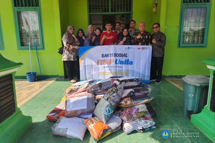 Read more about the article FISIP Unila Lakukan Bakti Sosial