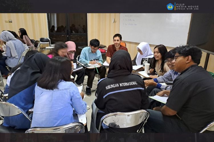 Read more about the article Serunya Belajar Bahasa Prancis Bersama Native Speaker di Jurusan Hubungan Internasional FISIP Unila