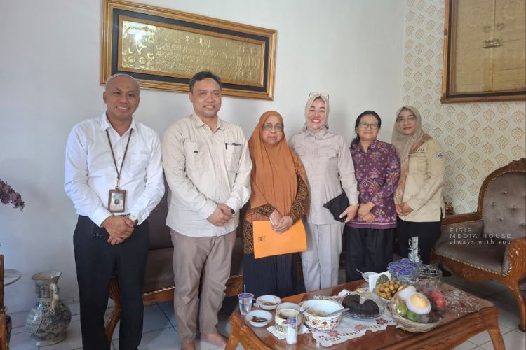 Read more about the article FISIP Universitas Lampung Gelar Anjangsana ke Dosen dan Tenaga Kependidikan Purna Bakti dalam Rangka Dies Natalis ke-39