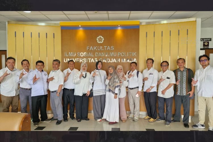 You are currently viewing 13 Guru Besar FISIP Universitas Lampung Lakukan Muhibah di 3 Universitas PTNBH