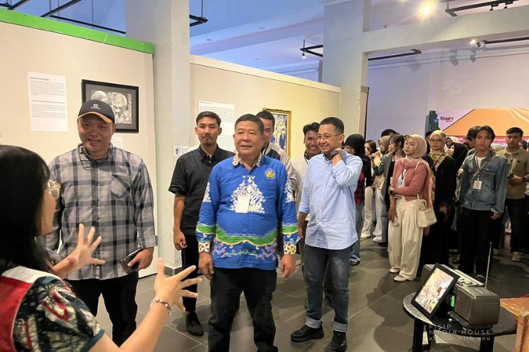 You are currently viewing DEKLARASI AMBISIUS: ‘Ternyata Rumahku’ Aksi Himakom Hipnotis Interaksi, Lahirkan Mahasiswa Komunikasi Berdampak!