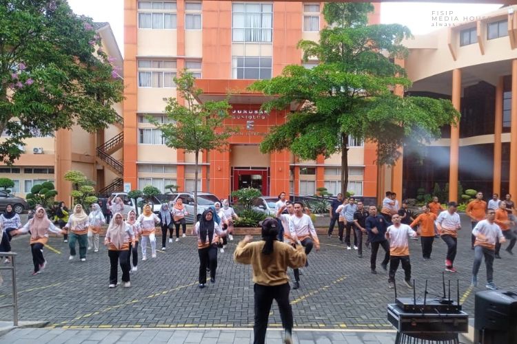Read more about the article Jaga Kebugaran Civitas Akademika FISIP Gelar Senam Pagi