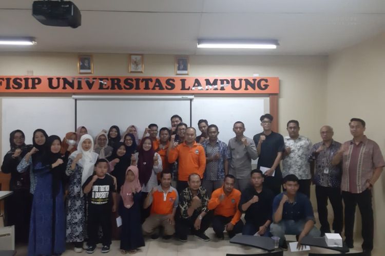 You are currently viewing Pembagian Dana Orang Tua Asuh Tahun 2025 di Lingkungan FISIP Universitas Lampung