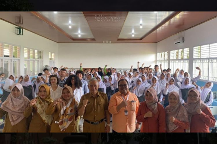 Read more about the article Fisip Unila Sosialisasi Program Sarjana Jurusan Hubungan Internasional Ke Sma Negeri 13 Bandar Lampung