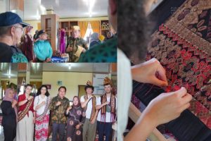 Read more about the article Peserta BKS PTN Barat Sambangi Sentra Tapis Negeri Katon, Kenalkan Kain Khas Lampung