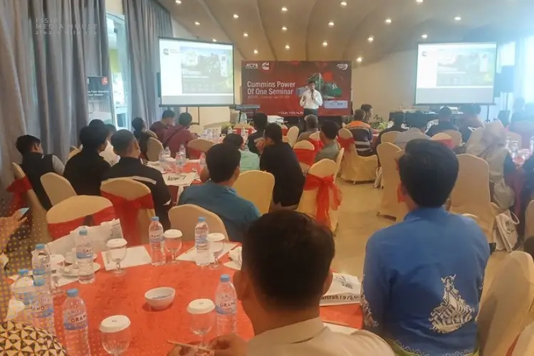 Read more about the article Hadiri Seminar Teknologi, Dua Staf FISIP Dukung Transisi Energi Global